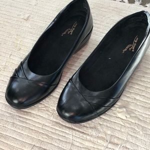 Black wedge shoes
